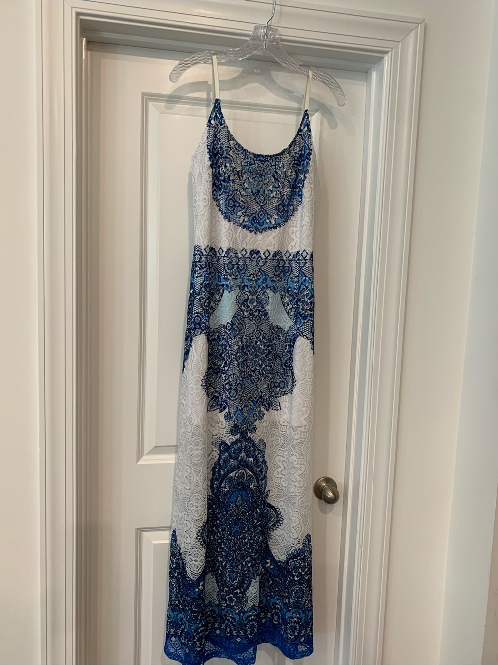 Venus maxi dress lazer cut lace overlay M